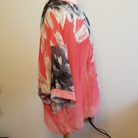 🆕️NWOT batwing sheer top - Picture 5 of 8